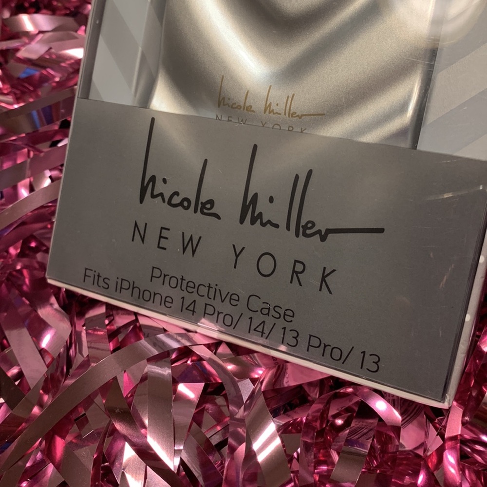 🌹NWT Nicole Miller • iPhone Pro14/14 • Pro13/13 Silver Heart Design Phone Case - Picture 4 of 5